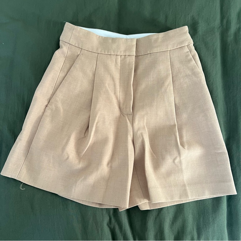 Aritzia Wilfred Ibiza shorts in beige